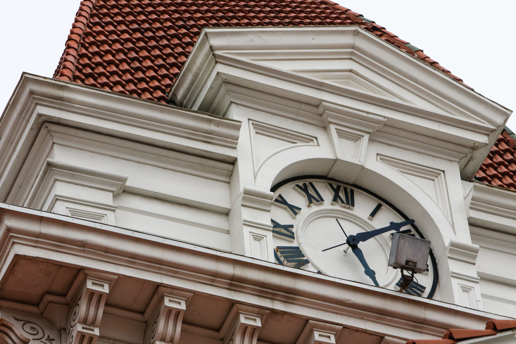 Courthouse clock adjusted for Daylight Saving Time